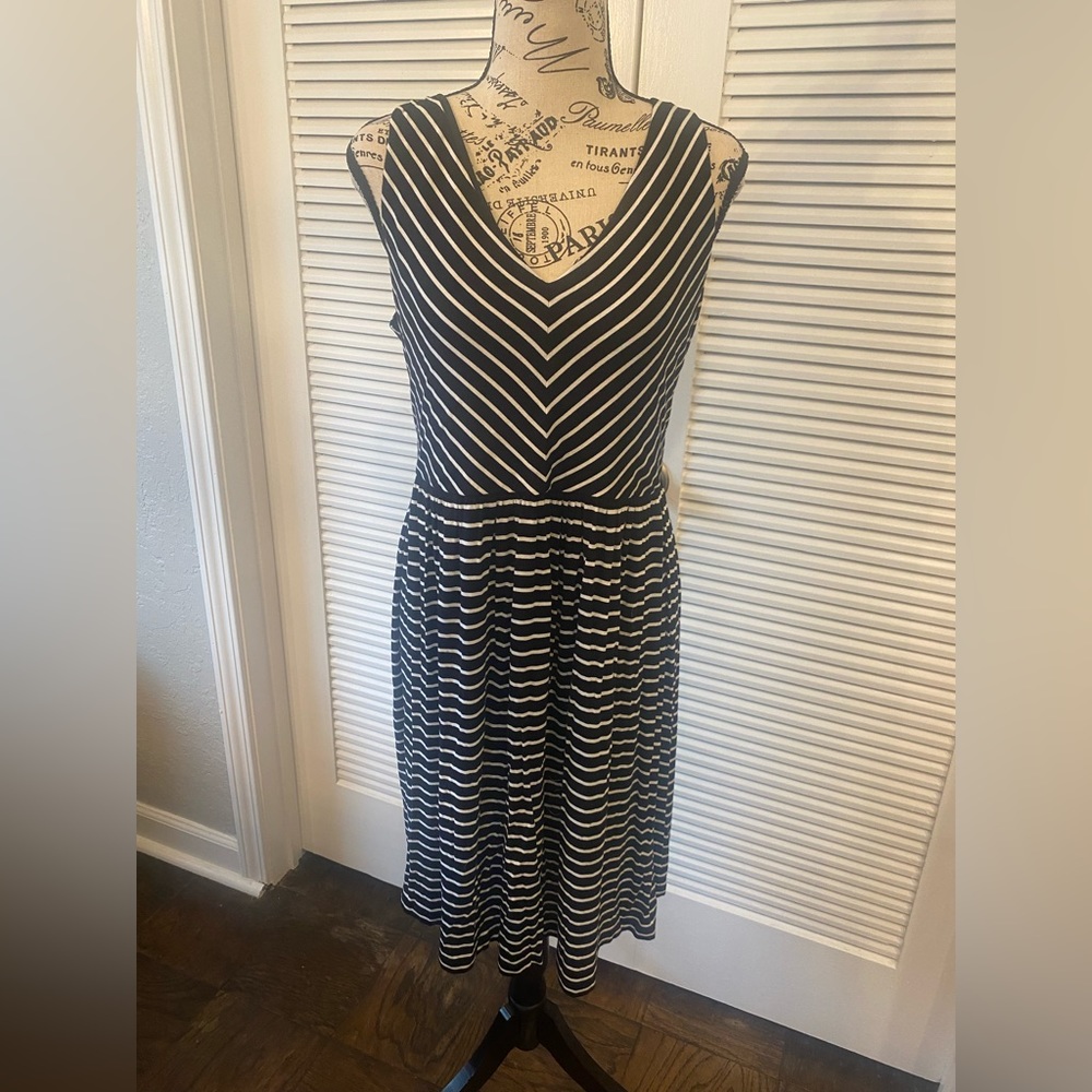 LOFT knit vneck midi dress - black and white - size L